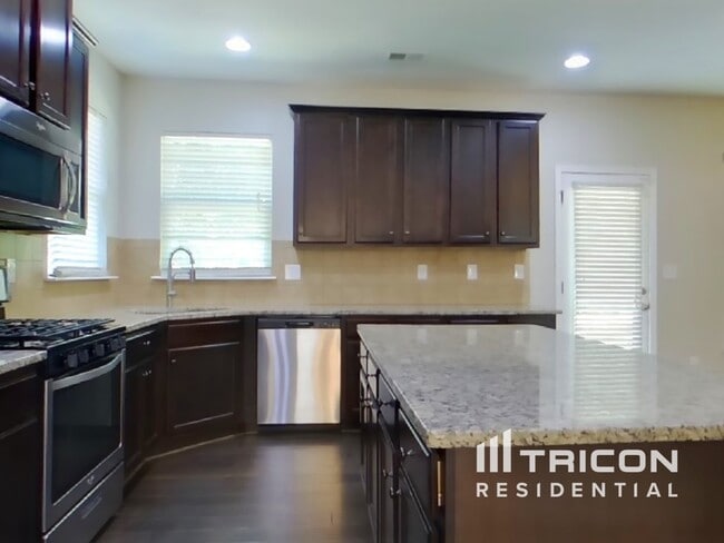 Building Photo - 4050 Tarnwood Pl