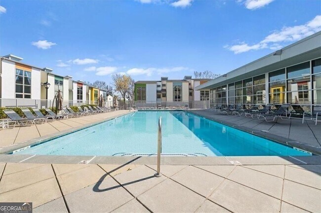 Building Photo - 1250 Breuer Mews NW
