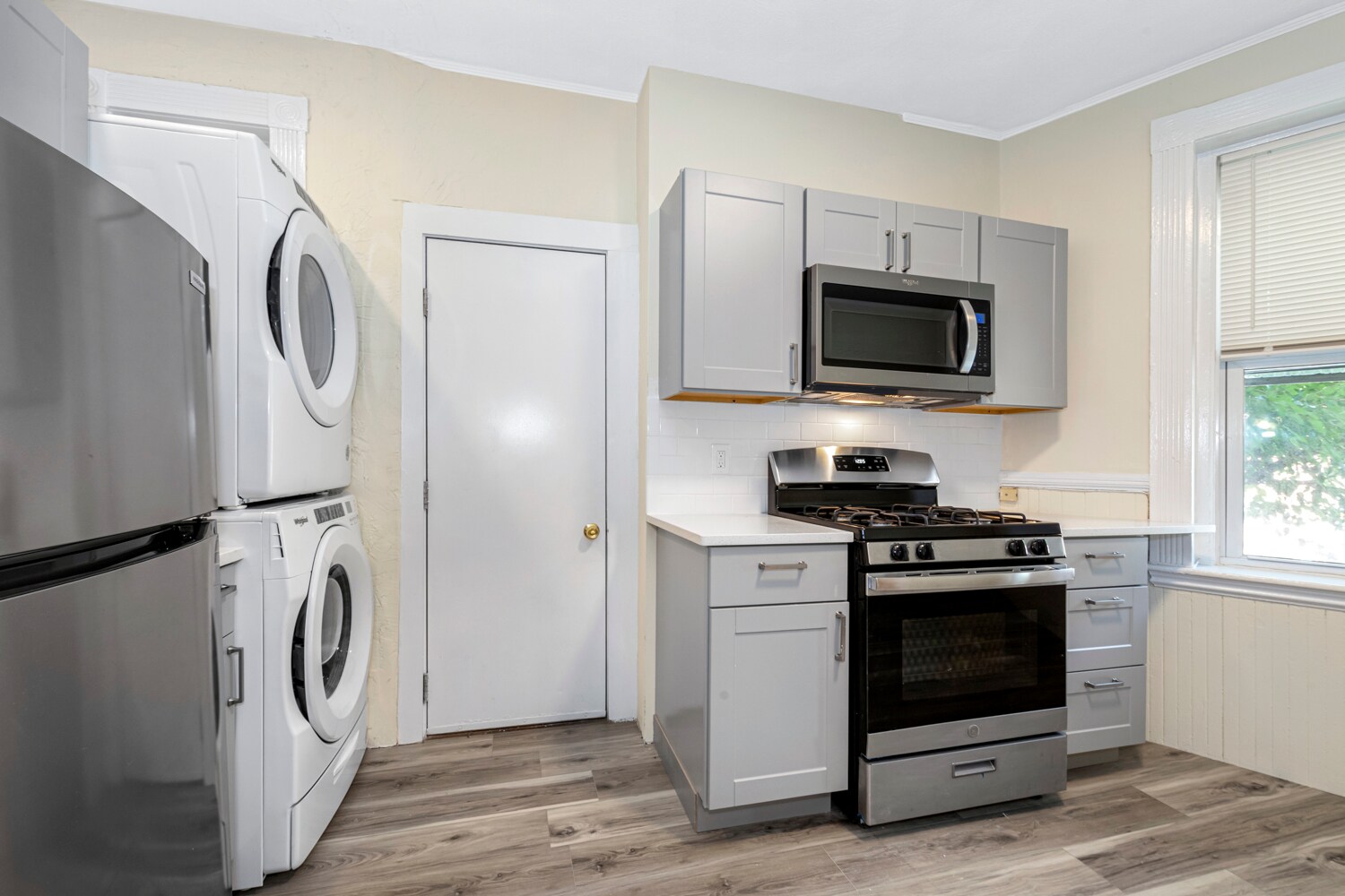 Building Photo - 42 Brackett St