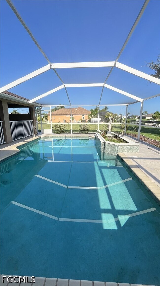 Building Photo - 213 SE 21st St