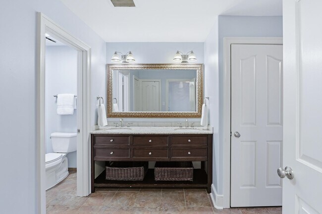 Building Photo - 5400 Park Ave