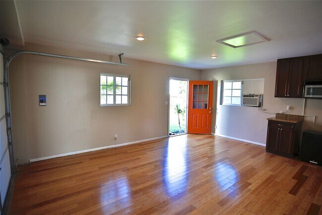 Building Photo - Beautiful North Hollywood 3 Bedroom, 2 Bath Single Family Home  *** Non-Smoking***