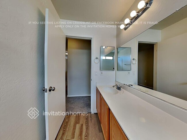 Building Photo - 12650 W Willow Ave