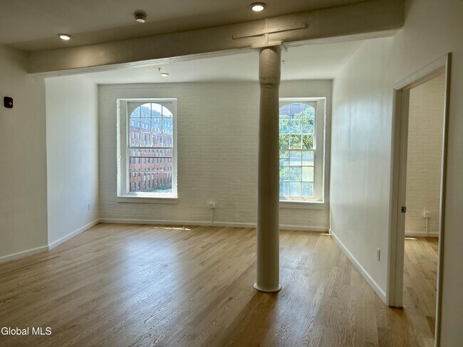 Building Photo - 155 River St
