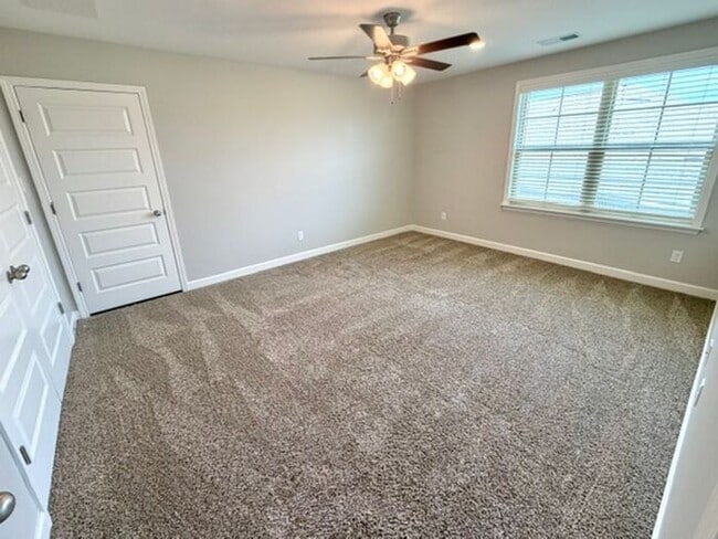 Building Photo - Now Leasing a 4-bedroom 2.5 bath home in Somerville, TN