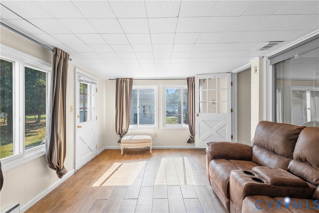 Building Photo - 1871 Pender Ave