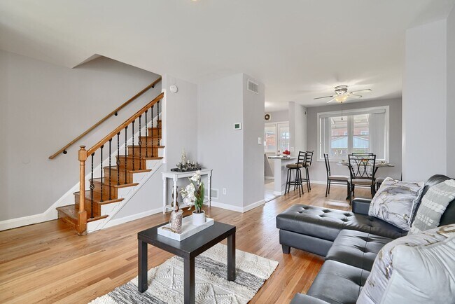 Building Photo - Spacious Townhome 3Bed/2Bath in Dundalk