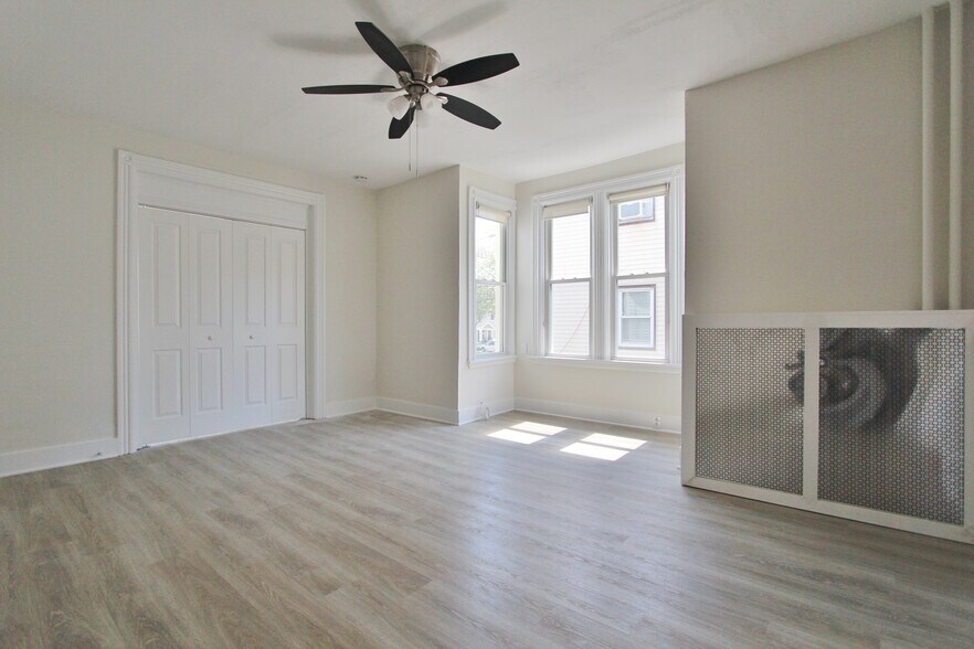 Living Room - 552 Cumberland St