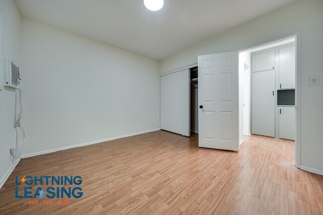 Building Photo - 3737 Inglewood-11D