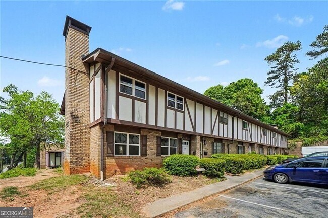 Building Photo - 2952 N Dekalb Dr