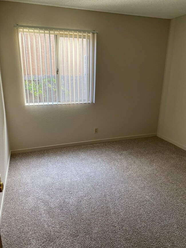 Building Photo - 369 Limerick Way