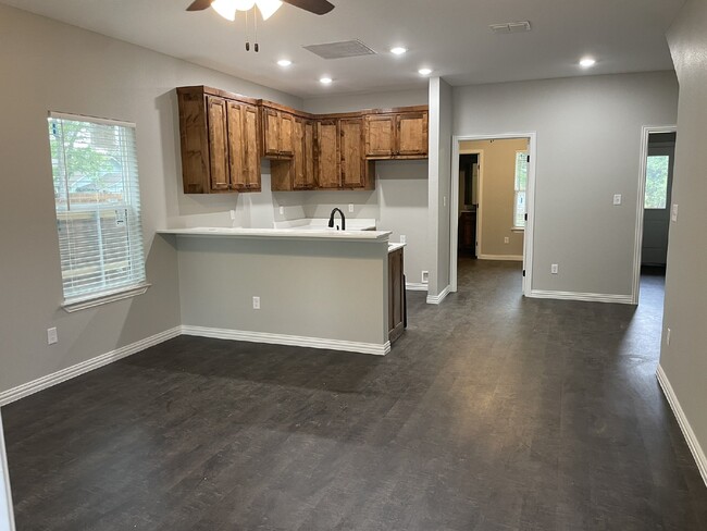 Building Photo - 3 bedroom 3 bath NEW CONSTRUCTION close to...