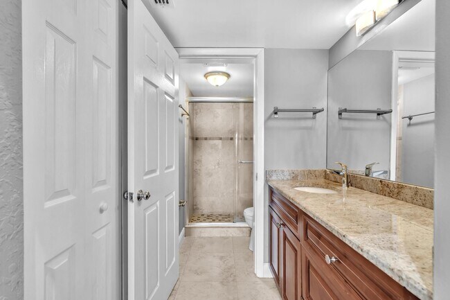 Building Photo - 2841 N Oakland Forest Dr