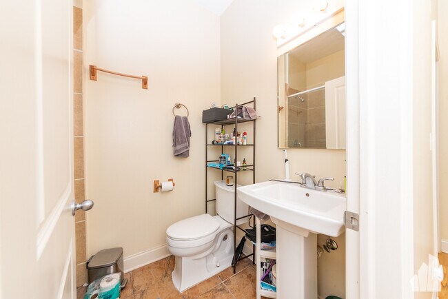 Building Photo - 1133 W Addison St