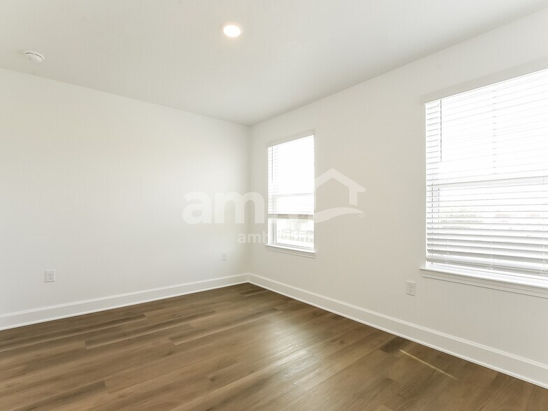 Building Photo - 2705 Radha Wy