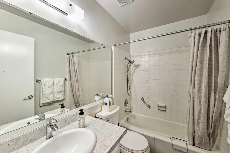 Building Photo - 123 Undisclosed