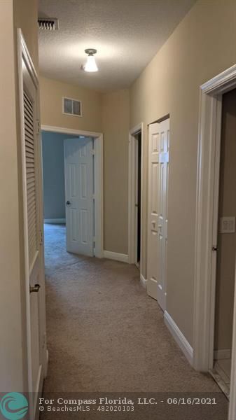 Building Photo - 3409 Lakeside Dr