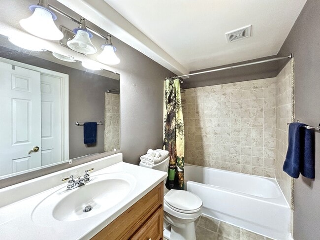 Building Photo - 4653 Bethany Ct