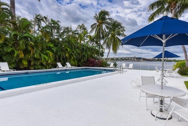 Building Photo - 2860 S Ocean Blvd