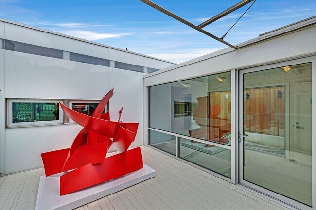 Building Photo - Rare Golden Gate Heights home with stunning views, 3 decks, big yard and hot tub!
