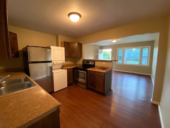 Building Photo - 1402/1404 Hillcrest Drive