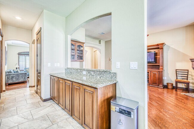 Building Photo - 6459 Snowheights Ct