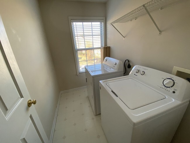 Building Photo - Beautiful house with finished basement