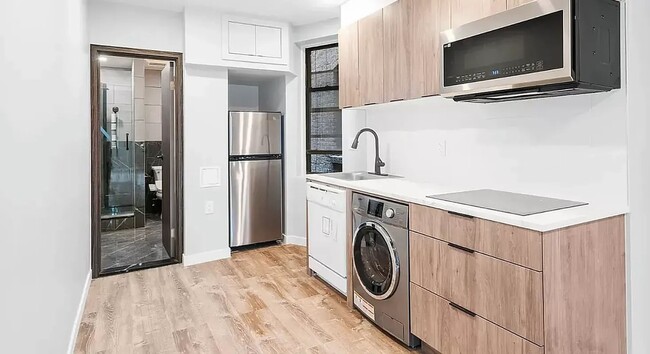 Building Photo - 437 W 46th St
