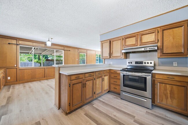 Building Photo - 2508 Memorial Dr