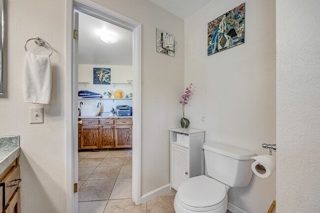 Building Photo - 323 Bodmer Ln