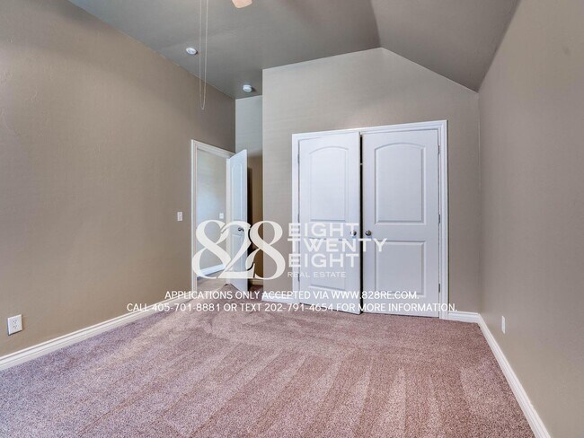 Building Photo - NEW TO THE MARKET!  Spacious 4 Bed/2 Bath Near very Close to Campus!!