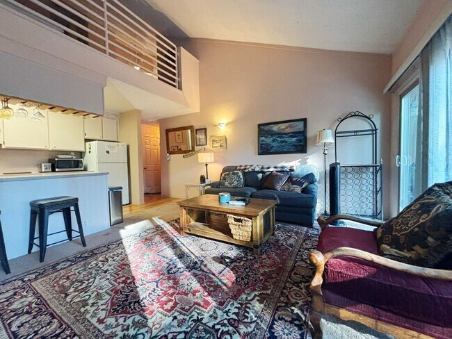 Building Photo - 2 Bedroom in a beautiful woodsy location!