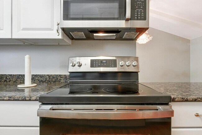 Building Photo - 6558 Crown Blvd