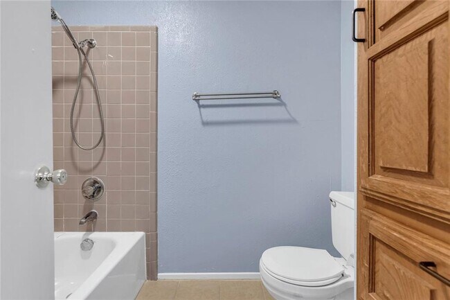 Building Photo - Nice 3 Bedroom, 2 Full Bath Home Located in SW Ft. Worth!