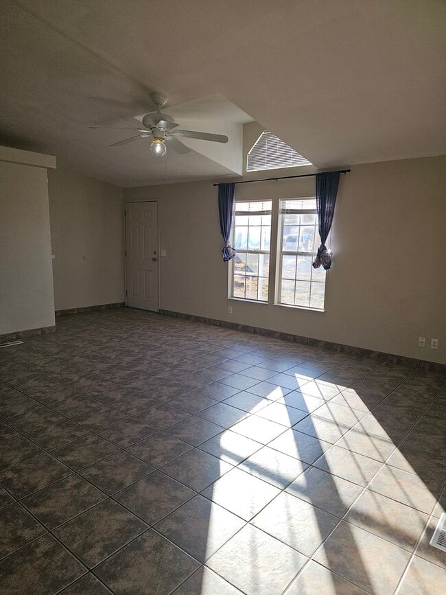 Building Photo - LARGE 4 BED HOME IN HORSESHOE RANCH ESTATES