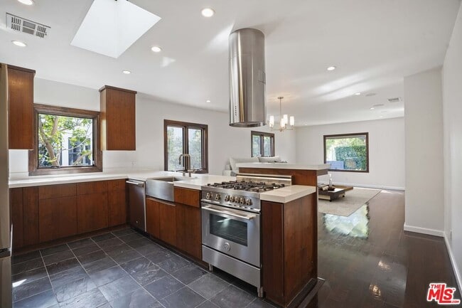 Building Photo - 458 N La Jolla Ave