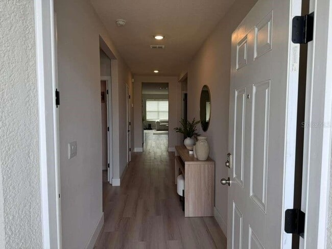 Building Photo - 33412 Country House Dr