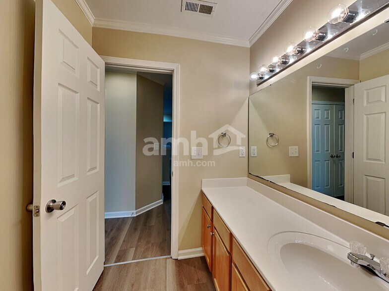 Building Photo - 3735 Village Springs Dr