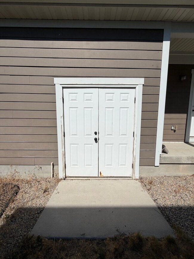 Building Photo - 4481 Iron Mountain Dr