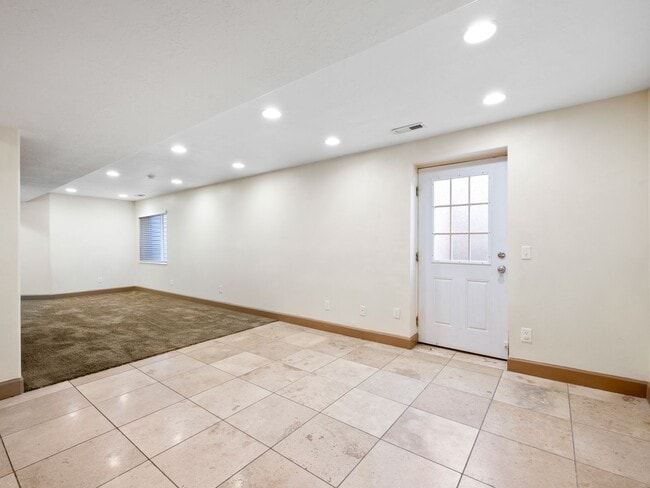 Building Photo - 25 E 2250 N