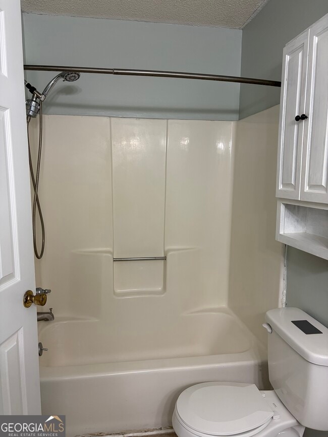 Building Photo - 121 Innerlake Ln