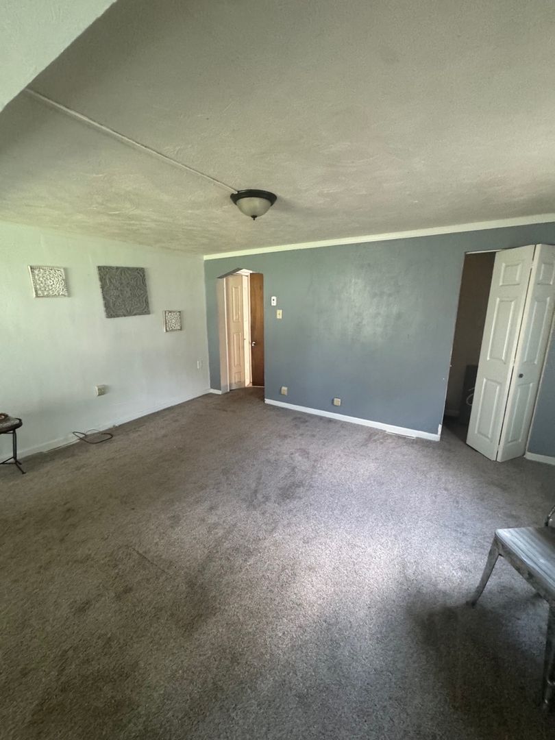 Building Photo - 237 Collins Dr