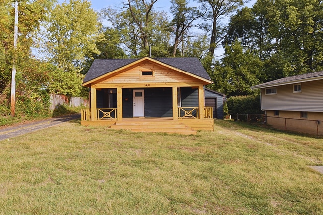 Primary Photo - 1431 E Rouse Ave