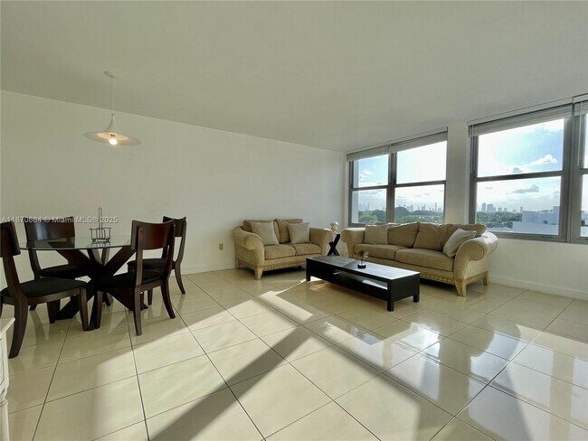 Building Photo - 2899 Collins Ave