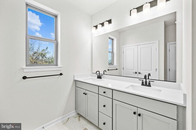 Building Photo - 6236 Folly Ln