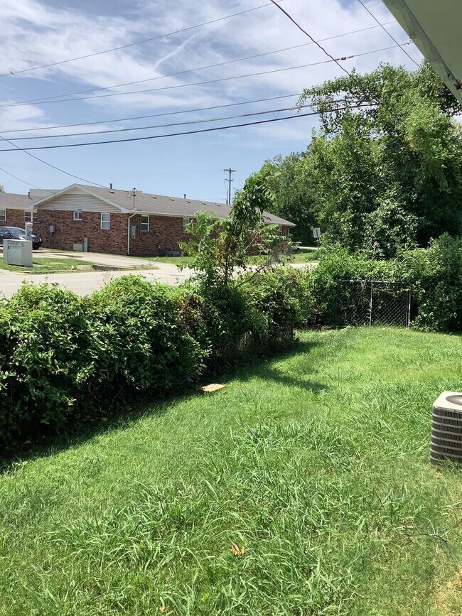 Building Photo - 601/603 N Belview Ave