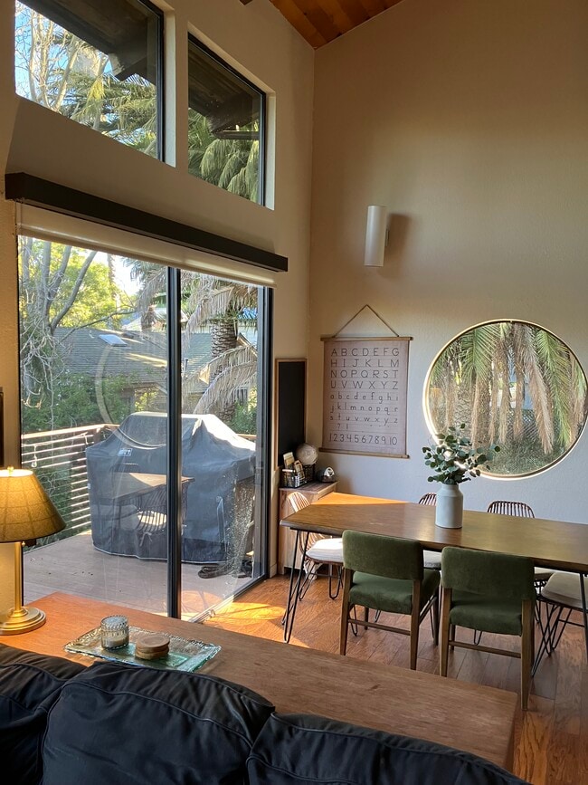 Building Photo - 1032 Leff St