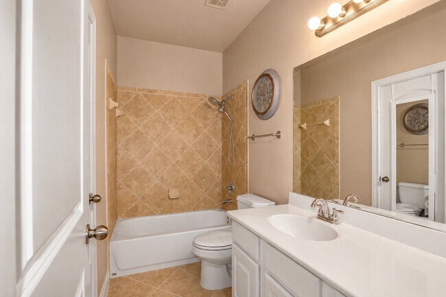 Building Photo - 28902 Davenport Dr