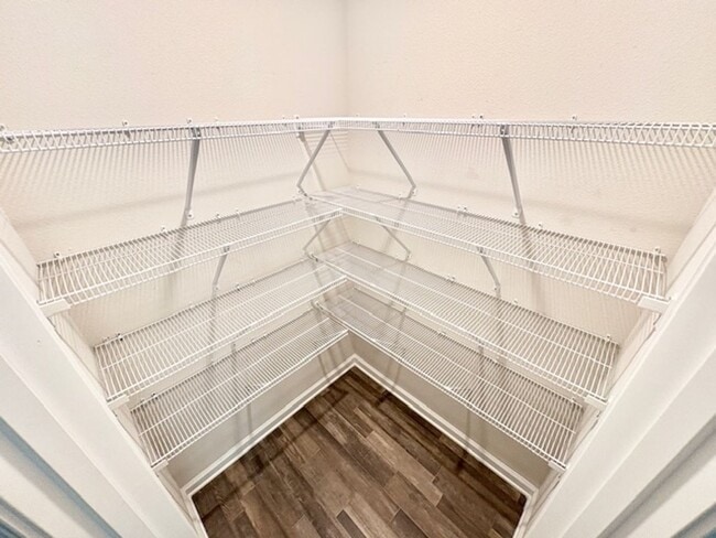 Building Photo - 462 Whispering Creek Ave