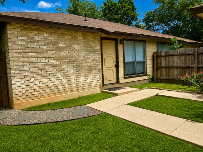 Building Photo - 8873 Meadow Trace St